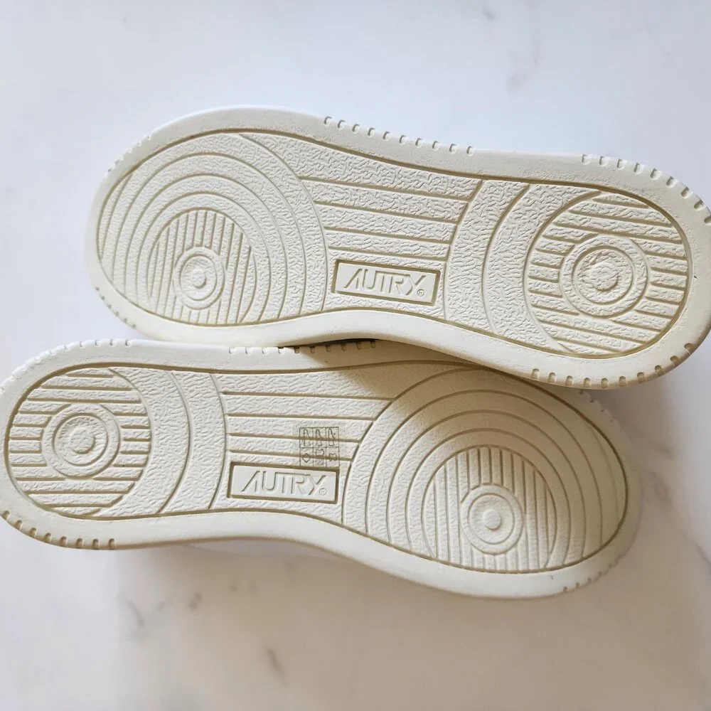 NWT Autry Medalist Low Women’s Sneakers – Retro Vibes in White Gold ✨👟 - Picture 10 of 11